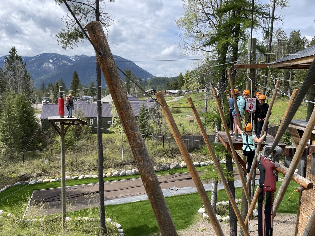 students on ropes course