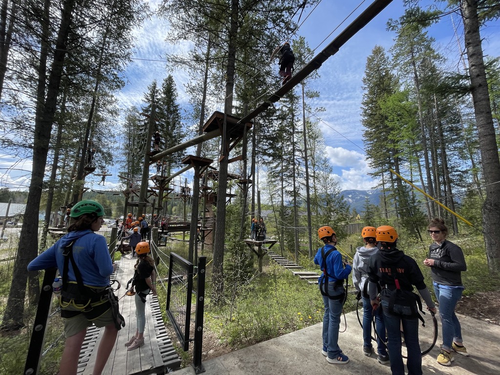 students on a ropes course